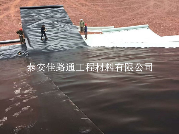 污水處理防滲膜損壞，這 5 大自然因素是主要原因