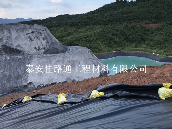 污水處理防滲膜為啥要覆土？這4個(gè)關(guān)鍵原因得搞懂